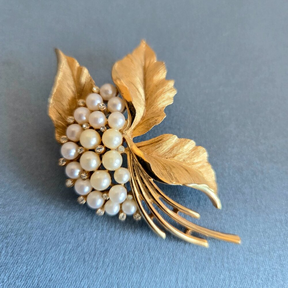 Vintage Crown Trifari faux pearls and clear rhinestones gold tone brooch.